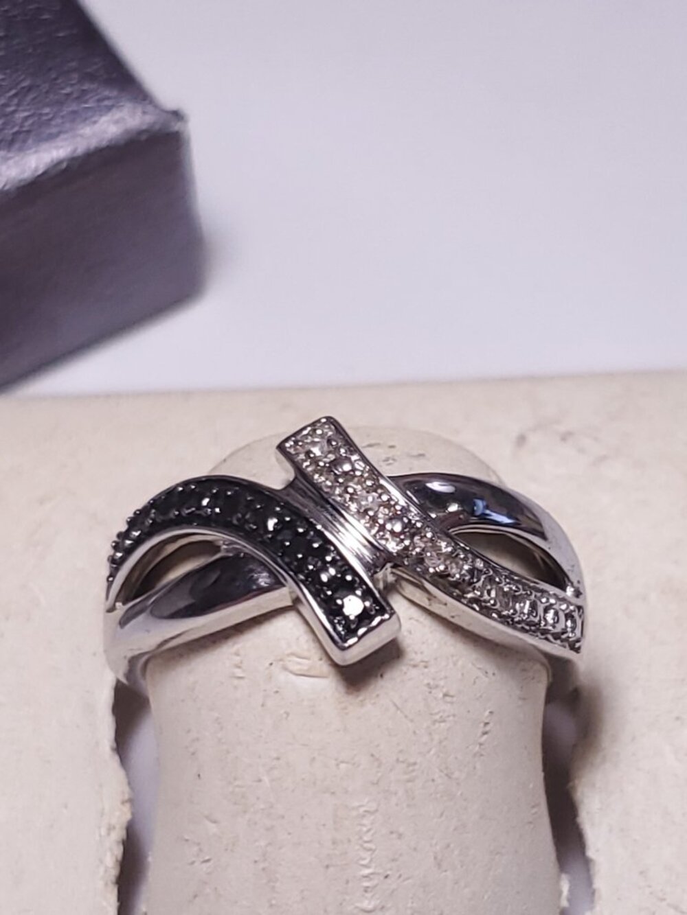Estate .05ctw Black & White Diamond Criss Cross Sterling Silver S-6.5 Ring#25133